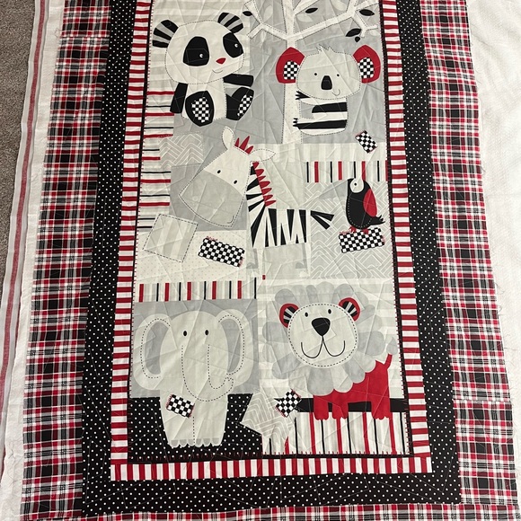 Quilt crib size red and black/white.